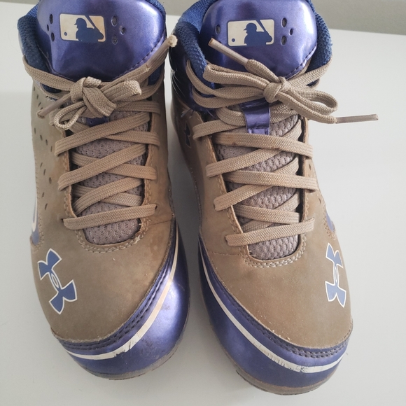 Boy’s Under Armour Baseball Cleats - Picture 5 of 16